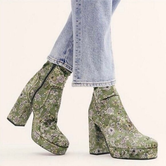 NWOB Free People Smyth Green Floral Velour Platform Block Heel Boots Size 10 - Picture 1 of 11